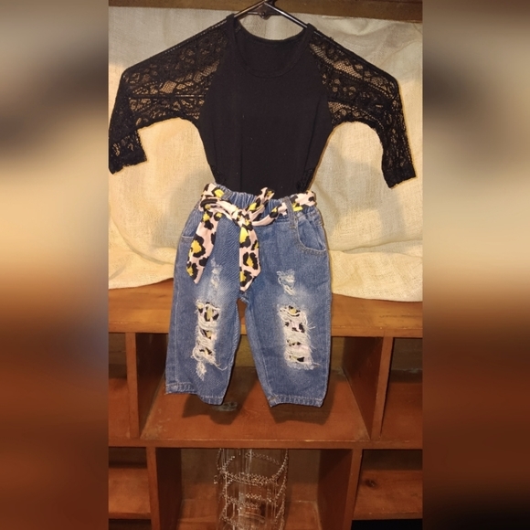 baby girl ripped jeans with cheetah belt and black long sleeve lacey onsy - Picture 1 of 7